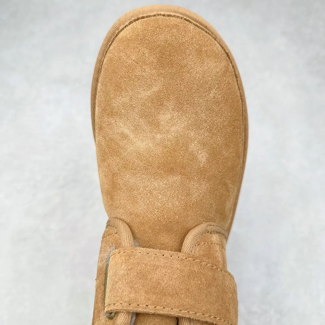 Pick up locally 💰600 UGG 0554 Autumn and winter sheepskin and fur one-piece snow boots with double buckles. All shoes are made from the same factory as ZP. Longfeng A-grade Australian imported sheepskin and fur one-piece Velcro women's boots. Brand OEM production line. Fully follow the ZP process. OEM original pattern maker. Adhering to the principle of no original shoes and no development selection. Pay attention to every detail. The most authentic version on the market. TREADLITE "Light Wing" technology outsole. Lightweight/durable/flexible/pile size: 35 36 37 38 39 40 Coding: by3936030